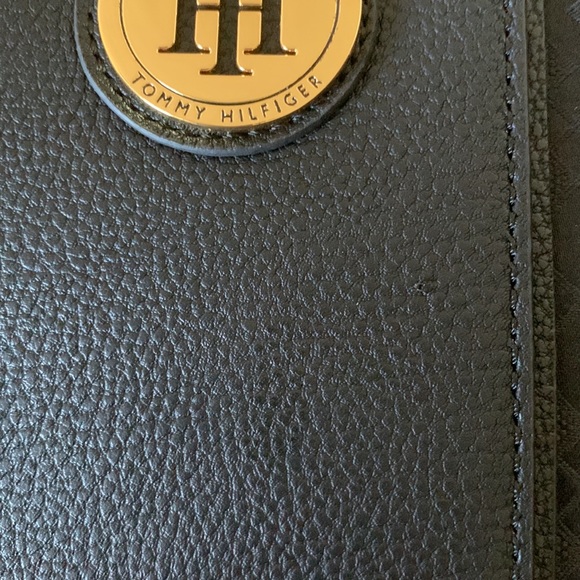 Tommy Hilfiger / Black Satchel Bag - Picture 3 of 11